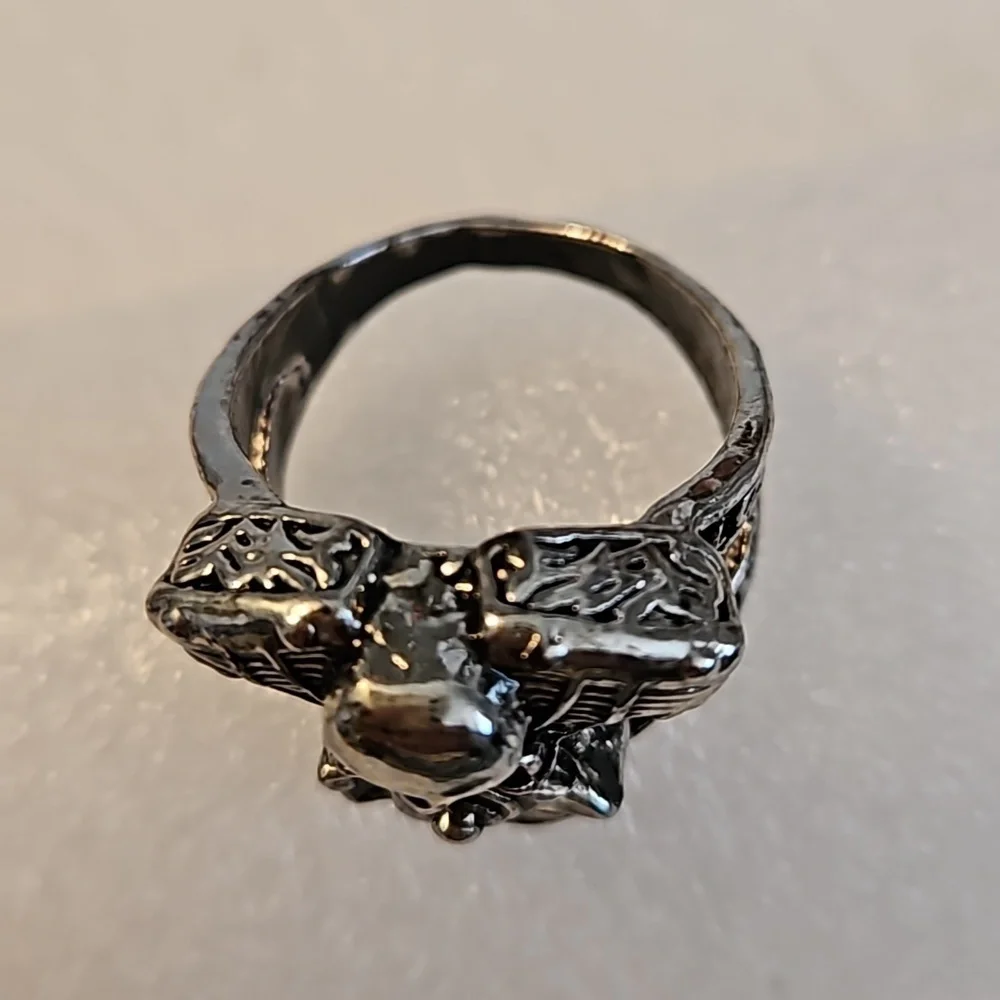 KNUCKLEHEAD & SKULL Stainless Steel Size 13 Silvertone Ring